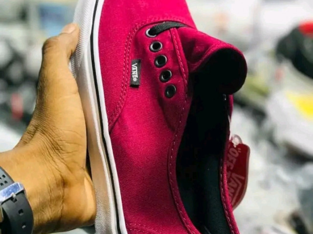 Chaussures vans, Commerces à Vendre, Conakry