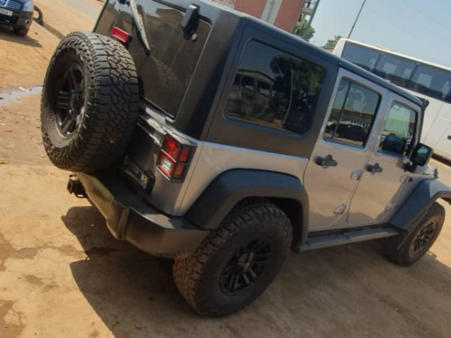 Jeep Wrangler, Voitures, Conakry
