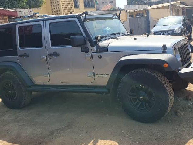 Jeep Wrangler, Voitures, Conakry