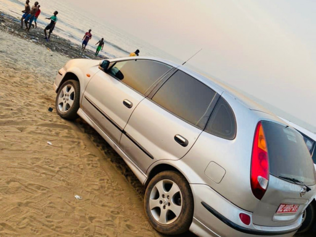 Nissan Almera Tino, Voitures, Conakry
