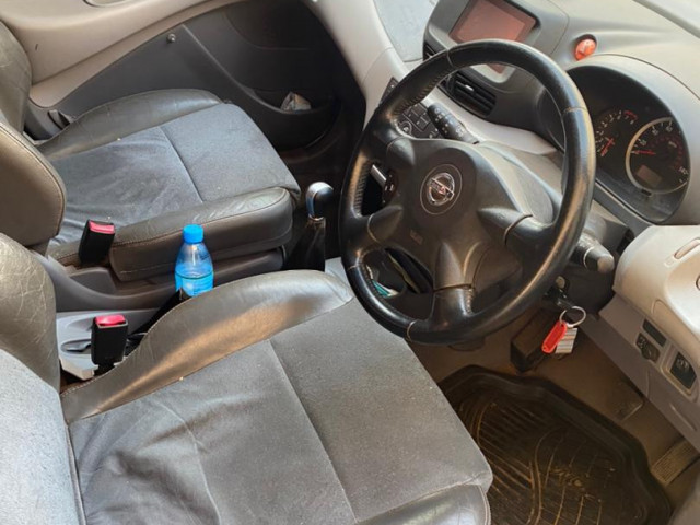 Nissan Almera Tino, Voitures, Conakry