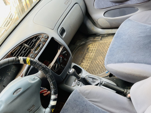 Ford Fiesta, Voitures, Conakry