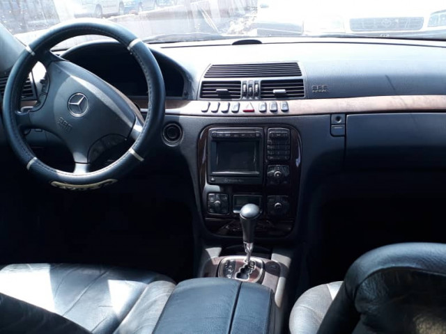 Mercedes-Benz Class S, Voitures, Conakry