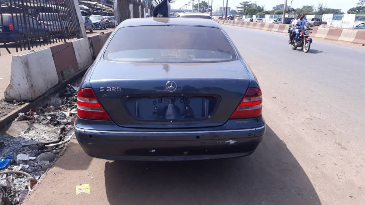 Mercedes-Benz Class S, Voitures, Conakry