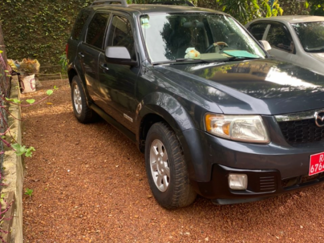 Mazda Tribute, Voitures, Conakry