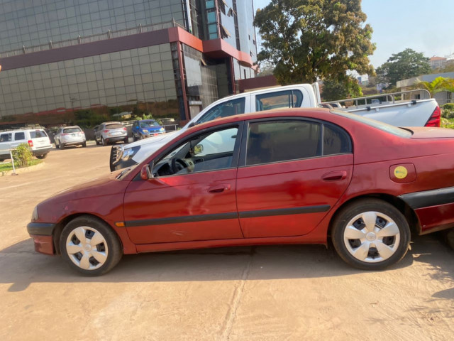 Toyota Avensis, Voitures, Conakry