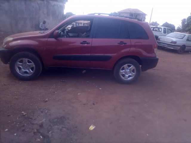 Toyota RAV4, Voitures, Conakry