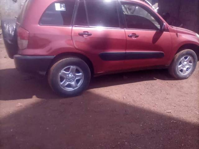 Toyota RAV4, Voitures, Conakry