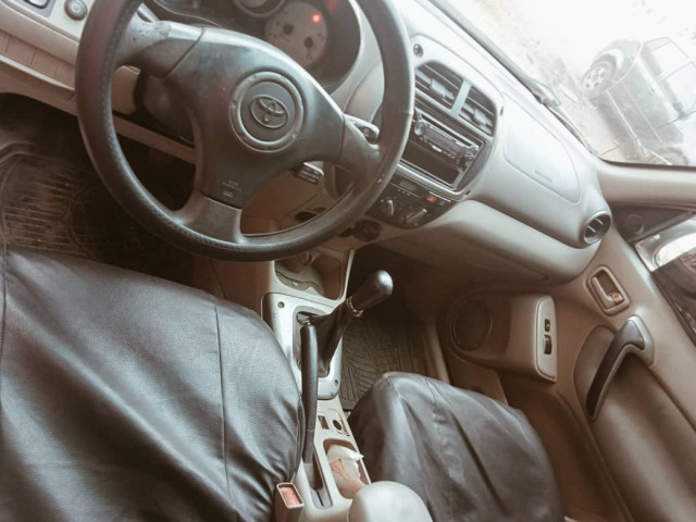 Toyota RAV4, Voitures, Conakry