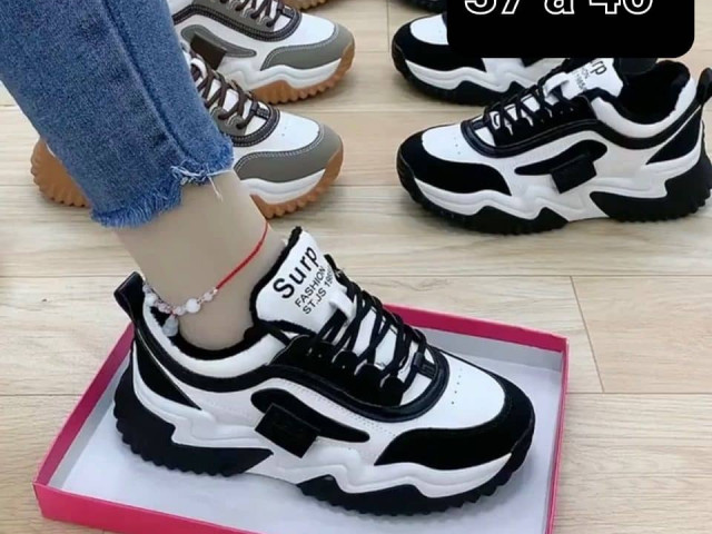 Différentes Chaussures, Chaussures, Conakry