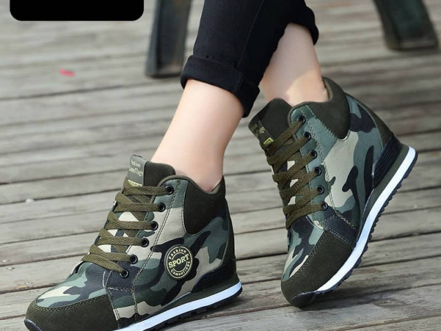Différentes Chaussures, Chaussures, Conakry
