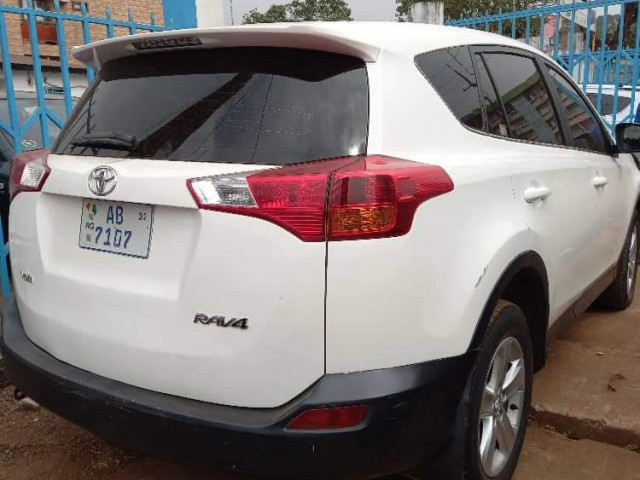 Toyota RAV4, Voitures, Conakry