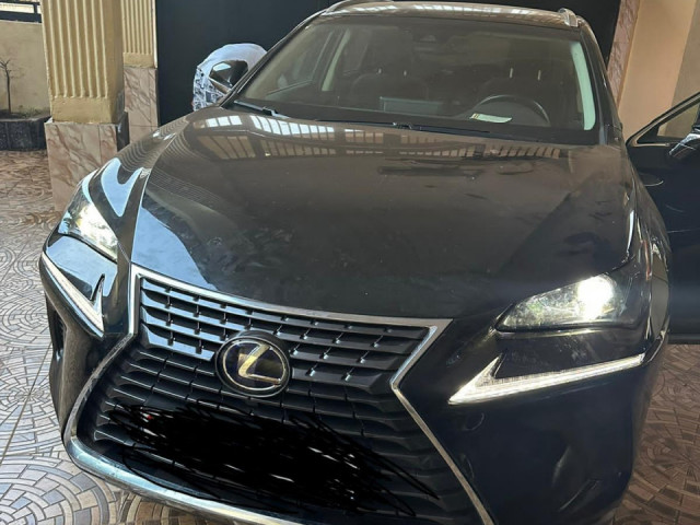 Lexus NX 300, Voitures, Conakry