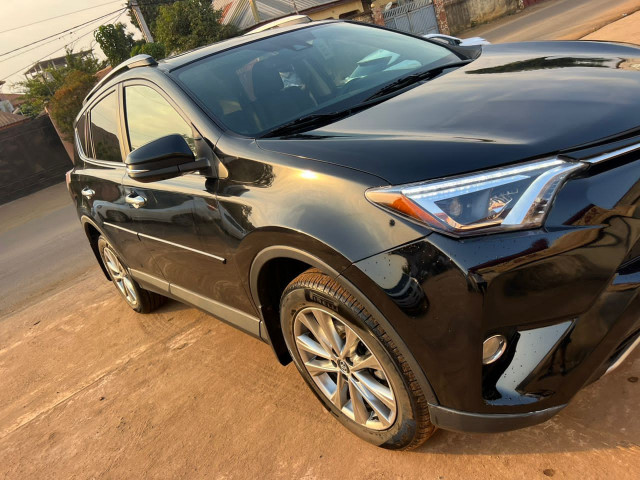 Toyota RAV4, Voitures, Conakry