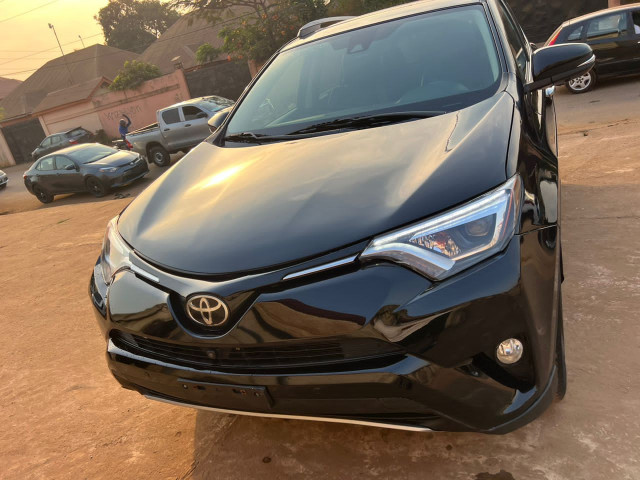 Toyota RAV4, Voitures, Conakry