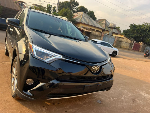 Toyota RAV4, Voitures, Conakry