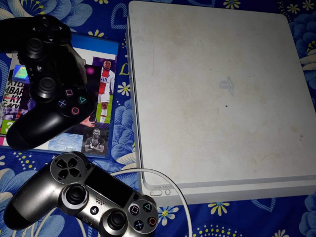 Sony PlayStation 4, Jeux Vidéo - Consoles, Conakry