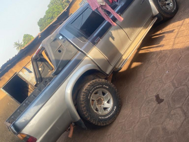 Mitsubishi L200, Voitures, Conakry
