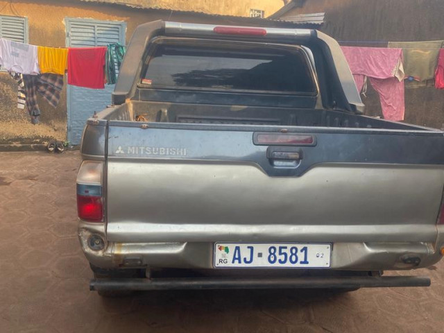 Mitsubishi L200, Voitures, Conakry