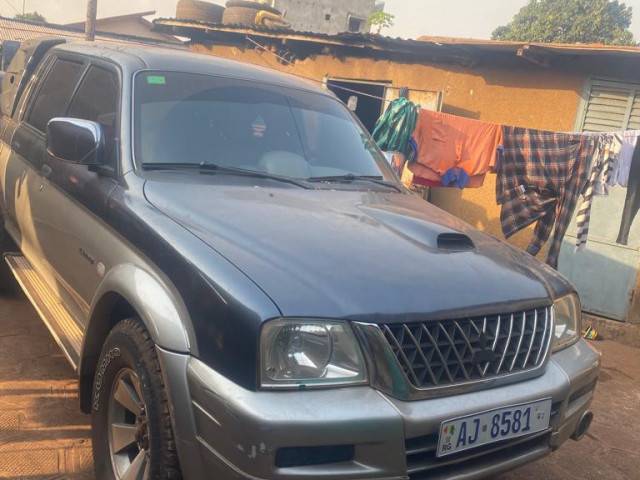 Mitsubishi L200, Voitures, Conakry
