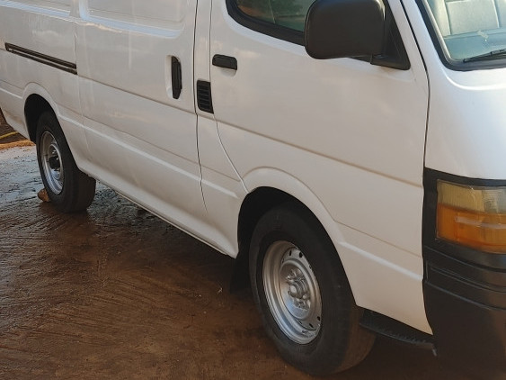 Toyota Hiace, Camions - Autobus, Conakry