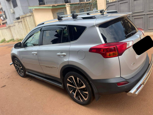 Toyota RAV4, Voitures, Conakry