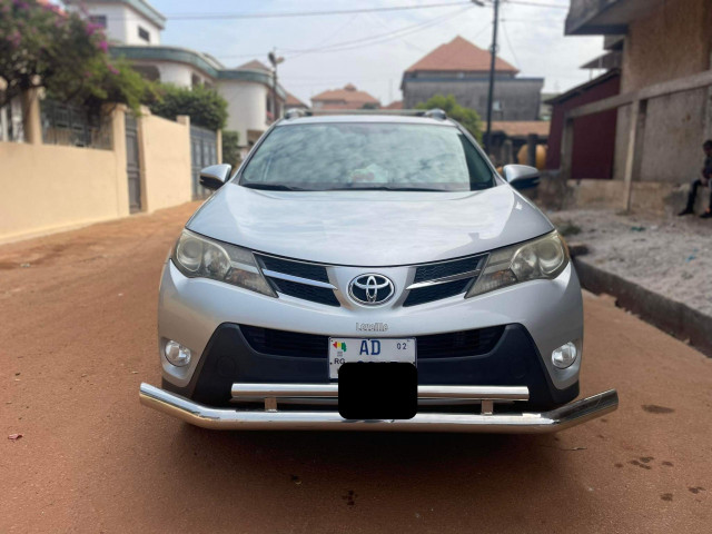 Toyota RAV4, Voitures, Conakry
