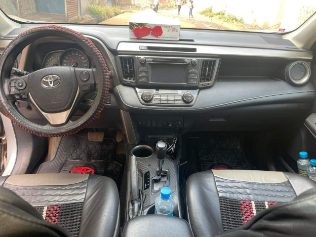 Toyota RAV4, Voitures, Conakry