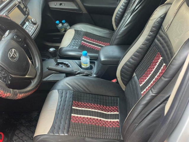 Toyota RAV4, Voitures, Conakry