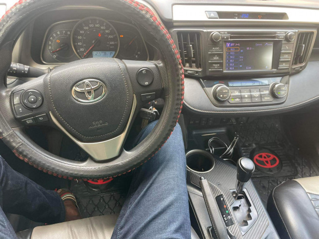 Toyota RAV4, Voitures, Conakry