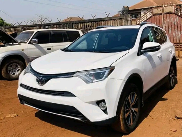 Toyota RAV4, Voitures, Conakry