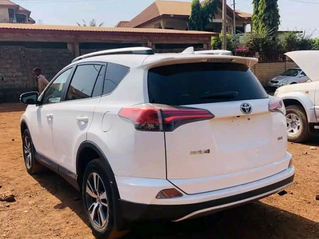 Toyota RAV4, Voitures, Conakry