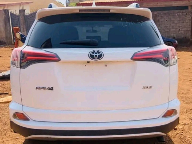 Toyota RAV4, Voitures, Conakry