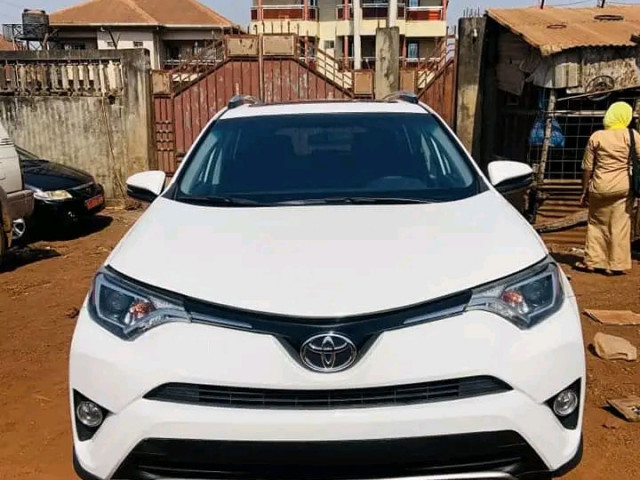 Toyota RAV4, Voitures, Conakry