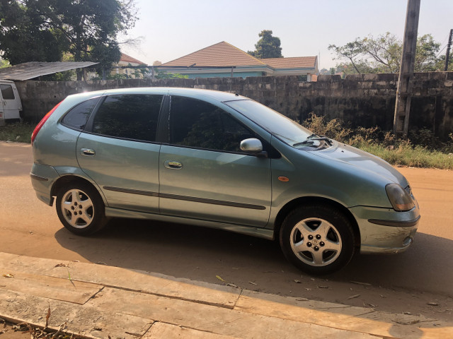 Nissan Almera Tino, Voitures, Conakry