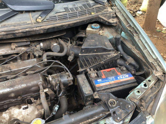 Nissan Almera Tino, Voitures, Conakry