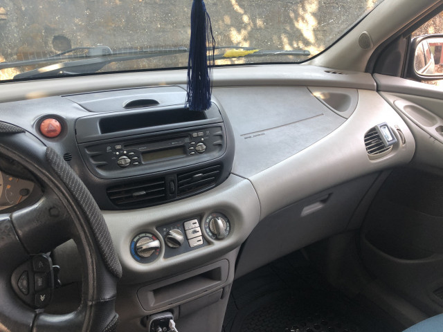 Nissan Almera Tino, Voitures, Conakry