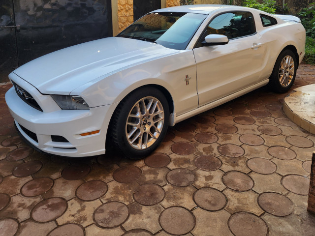 Ford Mustang, Voitures, Conakry