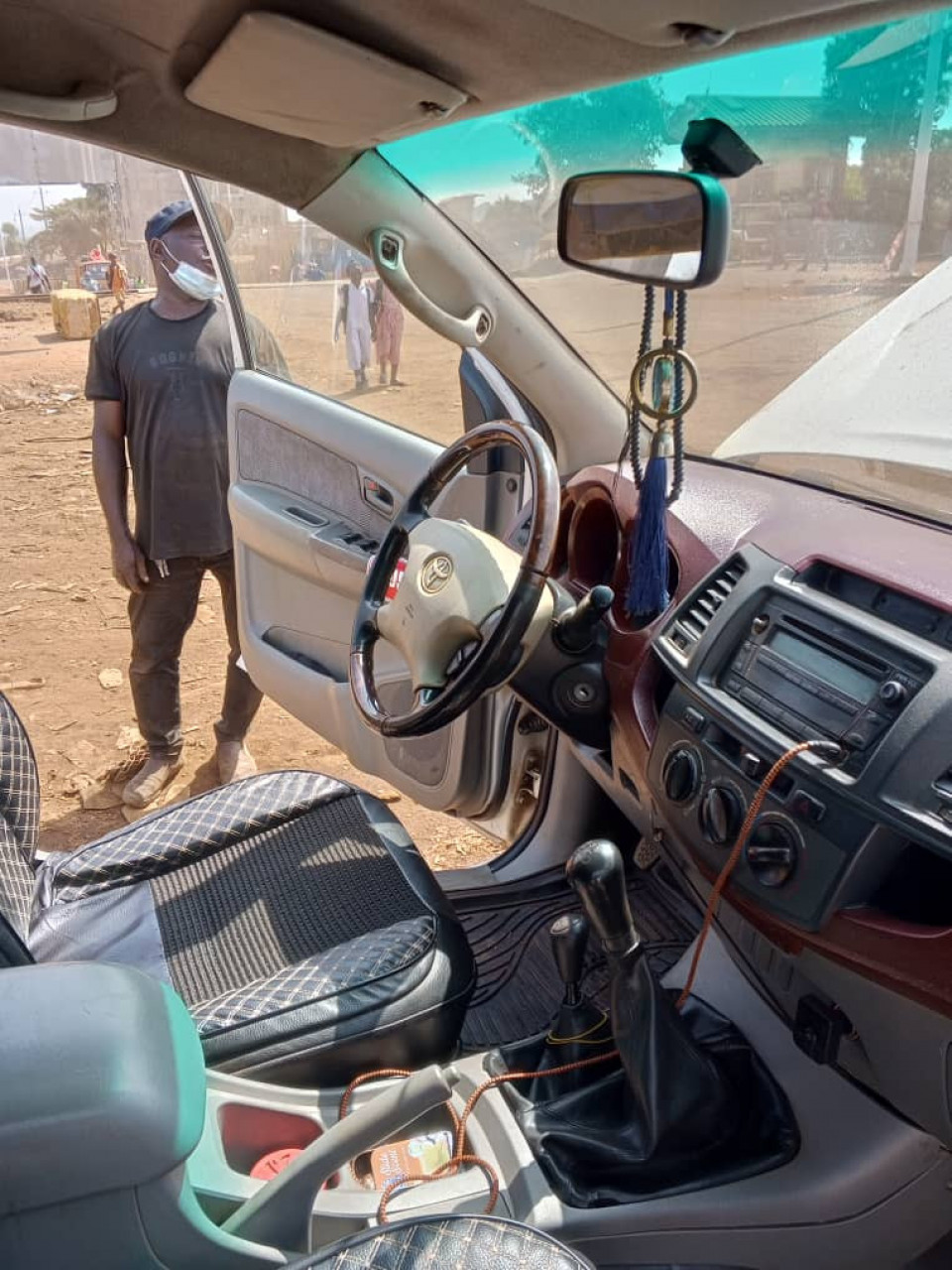 Toyota Hilux, Voitures, Conakry