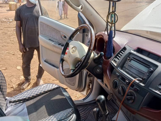 Toyota Hilux, Voitures, Conakry