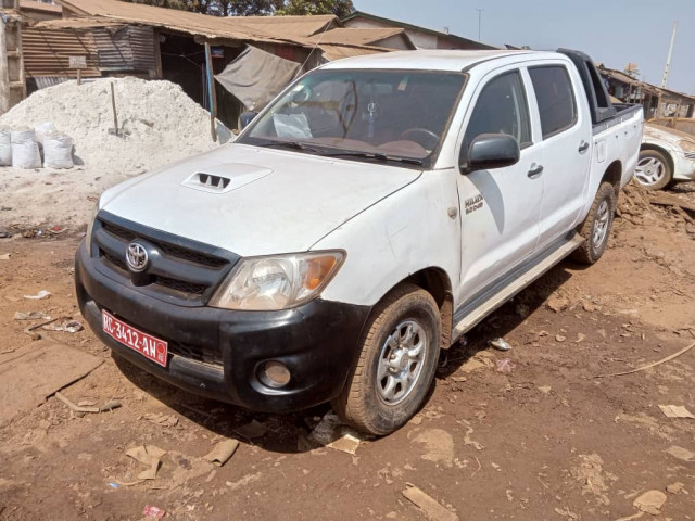 Toyota Hilux, Voitures, Conakry