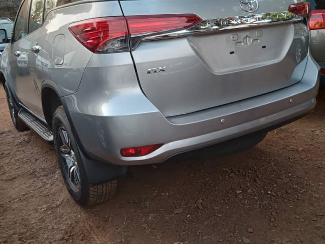 Toyota Hilux, Voitures, Conakry