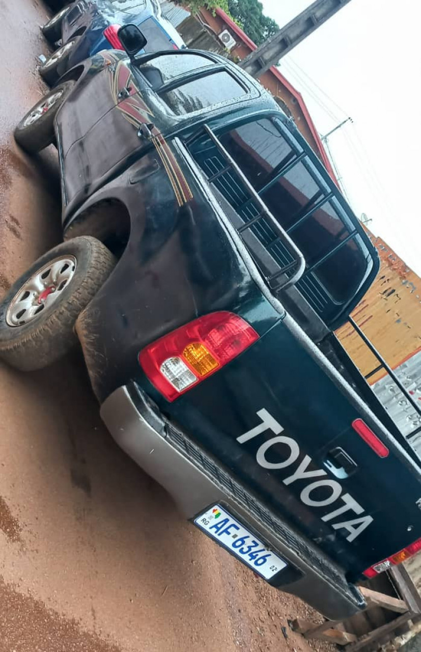 Toyota Hilux, Voitures, Conakry