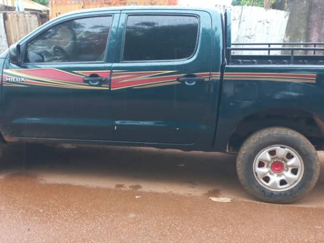 Toyota Hilux, Voitures, Conakry