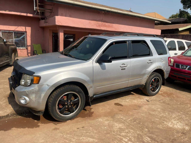Ford Escape, Voitures, Conakry