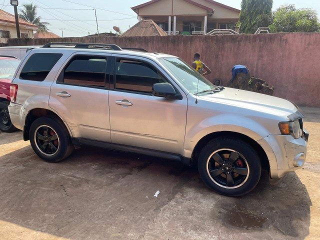 Ford Escape, Voitures, Conakry