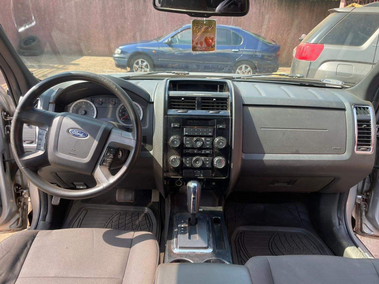 Ford Escape, Voitures, Conakry