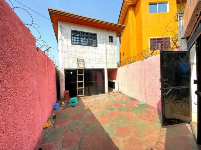Bâtiment à Enco 5, Maisons, Conakry