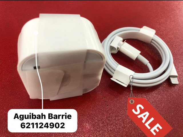 Différents Chargeurs, Électroniques de Bureau, Conakry