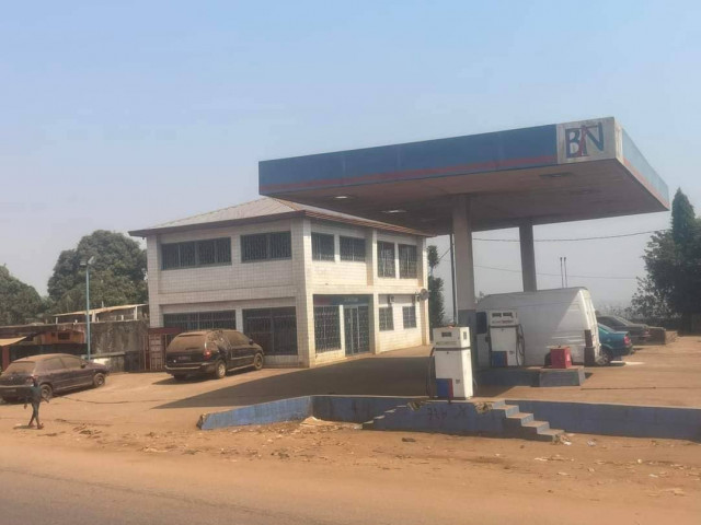 Station Service ร Kountia, Locaux Commerciaux, Conakry